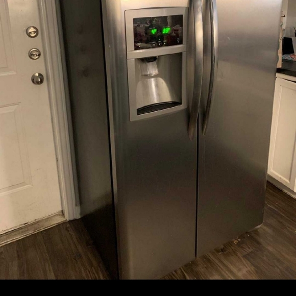 Refrig - Picture 1 of 1